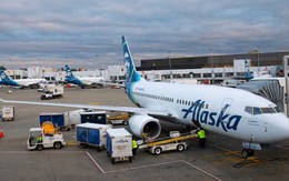 Bốn nữ tiếp viên Alaska Airlines nôn mửa vì ‘mùi lạ’ trên máy bay