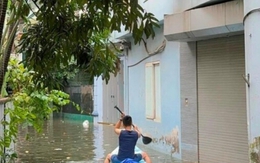 Lộ những khu ngập nặng ở Hà Nội sau bão lũ, người mua 'bỏ của chạy lấy người'