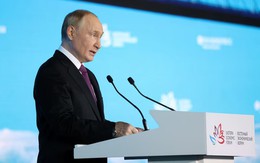 Tổng thống Putin tuyên bố Nga không theo đuổi chính sách phi đô la hóa, không từ chối giao dịch bằng USD nhưng chính hành động “thiếu suy xét” của Mỹ khiến đồng bạc xanh dần thất sủng