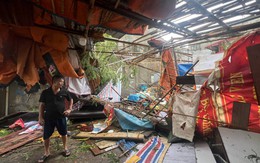 Người đàn ông bật khóc trong căn nhà bị bão YAGI càn quét trơ khung, hàng xóm xót xa: "Anh ấy cứ đứng ở giữa này khóc thôi, vì không biết làm như nào cả"