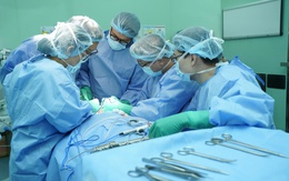 Người đàn ông 45 tuổi ở TP.HCM bất ngờ phát hiện mắc ung thư, “thủ phạm” là 1 thói quen khó bỏ