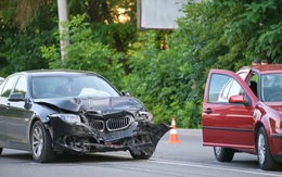 Người đàn ông lái BMW bị tai nạn, yêu cầu công ty bảo hiểm bồi thường nhưng không được: Tòa án khẳng định đã làm đúng luật