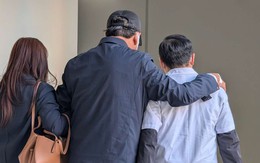 Cựu bộ trưởng Mai Tiến Dũng link 789bet khoẻ yếu, cần 2 người dìu để đứng dậy