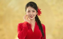 Á hậu Thuỵ Vân khoe dáng thon thả khi làm MC chương trình Tết, tiết lộ bí quyết để ngày càng đẹp bất chấp thời gian