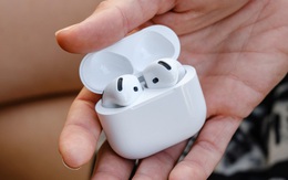 AirPods 4 "sập" giá còn 2,8 triệu đồng, bản có chống ồn ANC sale cuối năm cũng chỉ 3,6 triệu đồng