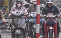 Năm 2025, đi xe máy lên vỉa hè bị phạt bao nhiêu tiền?