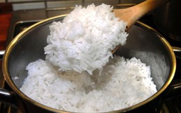 Ăn cơm nguội theo kiểu “lạ đời” suốt 1 tháng, một thứ của cô gái thay đổi