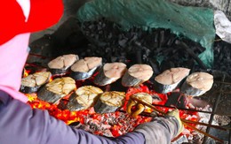 Đỏ lửa từ sáng đến tối nướng 'đặc sản' vụ Tết Đỏ lửa từ sáng đến tối nướng 'đặc sản' vụ Tết