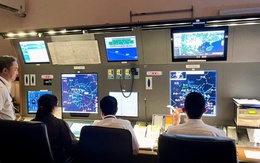 Mưa dông dữ dội kéo dài ngày 30-9 ảnh hưởng nghiêm trọng đến hoạt động bay