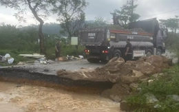 Vỡ bờ sông Vinh, nước ào ạt tràn vào khu đô thị