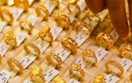 Giá vàng tăng gần gấp đôi từ đầu năm: Có nên tiếp tục mua vào lúc này?