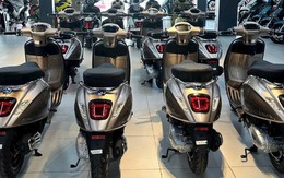 Vừa về đại lý lô xe tay ga Ý màu độc lạ giá ưu đãi, ngập công nghệ: Chìa thông minh mở cốp từ xa như ô tô