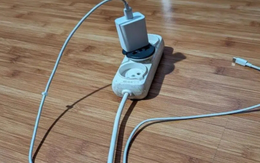 Có phải tiền điện tăng cao vì thói quen không rút củ sạc?