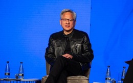 Khi ‘cơn bão’ AI dần xâm chiếm thị trường lao động, CEO Nvidia Jensen Huang chỉ ra cơ hội việc làm cực lớn cho giới trẻ, không cần bằng đại học vẫn có thể kiếm được tiền tỷ mỗi năm