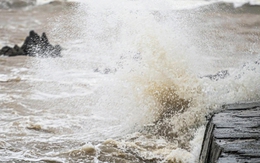 Biển Đông có thể đón 2-3 cơn bão trong tháng 10, Bắc và Trung Bộ hứng mưa lớn