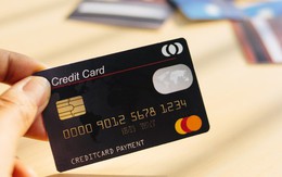 Tại sao cần thận trọng khi rút tiền mặt từ thẻ tín dụng?