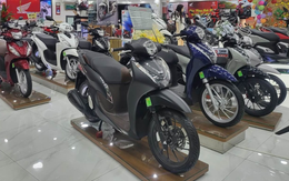 Xe máy Honda khuyến mại lớn: Tặng cả điện thoại, tai nghe, một mẫu xe tay ga nhận ưu đãi chưa từng có
