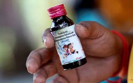 Siro ho khiến ít nhất 21 trẻ tử vong, chủ công ty dược phẩm Ấn Độ bị bắt