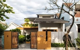 Nhà trên diện tích 220m2 với sân vườn, vườn rau ngay trong sân