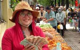 Đưa 100 triệu cho người lạ ở TP.HCM, người đàn ông dặn kỹ "hết tiền thì nói để đưa thêm" và biến mất