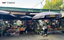 Giá rau xanh tại Hà Nội tăng gấp ba sau mưa bão