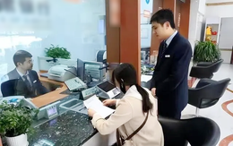 Gửi tiết kiệm 7,7 tỷ đồng, 1 năm sau đến rút tài khoản còn 0 đồng, nhận được thông báo: “Đã giúp cô cho vay kiếm lời, 20 năm nữa hoàn trả”