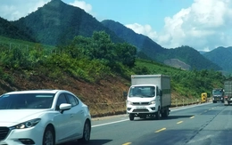 Đầy rẫy vết vá trên mặt đường cao tốc La Sơn - Hoà Liên Đầy rẫy vết vá trên mặt đường cao tốc La Sơn - Hoà Liên