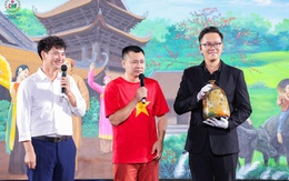 NSND Xuân Bắc, NSND Tự Long làm 'nóng' phiên đấu giá, thu về 2,5 tỷ đồng để ủng hộ người dân vùng lũ