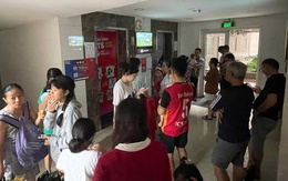 Cháy tầng 15 chung cư ở TP HCM lúc trời đang mưa