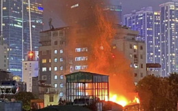 Bắt khẩn cấp người đàn ông 2 lần đốt rác trong một ngày gây cháy nhà hàng xóm