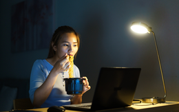 Để bụng đói đi ngủ hay ăn đêm có hại hơn? Chuyên gia chỉ ra sự thật khiến nhiều người phải thay đổi thói quen