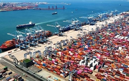 Xuất khẩu bứt phá giúp Trung Quốc ‘chơi rắn’ trong cuộc chiến thuế quan với Mỹ