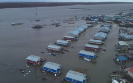 Bão Hạ Long càn quét dữ dội