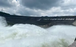 Mở cửa xả đáy thủy điện Hòa Bình