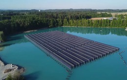 Dựng đứng hàng trăm tấm pin mặt trời trên mặt nước, Đức tạo đột phá với nhà máy điện nổi 'độc lạ' đầu tiên trên thế giới, mở ra tiềm năng mới cho năng lượng sạch