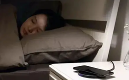 Vì sao không nên đặt điện thoại cạnh giường?