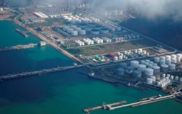 Quốc gia BRICS tuyên bố sẽ sản xuất gần 160 triệu tấn 'vàng lỏng', có khách mua đến 80 triệu tấn/năm với giá chiết khấu 30%: Sự 'kìm kẹp' của Mỹ và phương Tây lộ lỗ hổng?