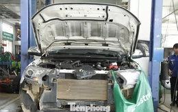 Sau lũ lịch sử, ô tô tiền tỷ bị ngập nước nằm chờ 'cấp cứu'