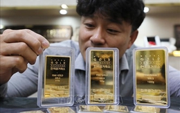Thấy vàng "leo đỉnh", người đàn ông ở Trung Quốc vay tiền mua vàng rồi mất trắng 6 năm lương chỉ trong một ngày