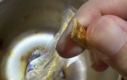 Chi hơn 100 triệu mua vòng vàng 999, người đàn ông choáng váng khi phát hiện ra thứ bên trong!