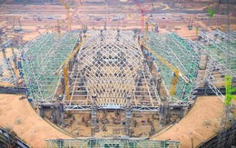 Động đất bất ngờ, vòm thép lớn nhất ASEAN nặng 5.300 tấn rung chuyển, 100 người Việt Nam hò reo vì tạo kỳ tích chưa từng có