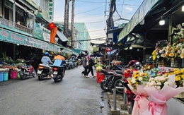 Chợ hoa lớn nhất TP.HCM vắng vẻ trước dịp lễ 20/10