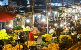 Chợ hoa lớn nhất Hà Nội đông kín khách suốt đêm trước ngày 20/10