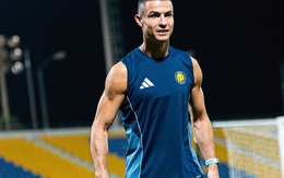 Ronaldo 40 tuổi đây sao?