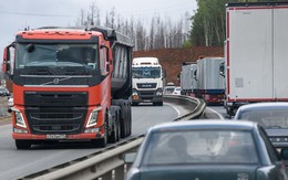 Tránh rủi ro từ lệnh trừng phạt, đồng minh thân cận của Moscow siết chặt kiểm soát biên giới, hàng nghìn xe tải chở hàng hóa từ Trung Quốc tới Nga tắc nghẽn nghiêm trọng