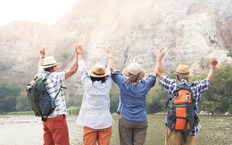 3 người bạn thân U50 không lấy chồng, góp tiền nghỉ hưu chung, chưa đầy 1 năm đã ngậm ngùi: “Nhìn qua thì hay, làm rồi mới hiểu..."