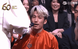 Xôn xao clip Liên Bỉnh Phát “bắn” tiếng Anh giữa lễ trao giải Kim Chung!