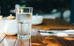 Bác sĩ Harvard: Nước lọc tốt nhưng biết thêm thứ này thì lợi ích tăng gấp bội!
