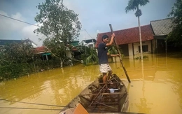 Hơn 2.000 hộ dân Hà Tĩnh bị cô lập trong lũ suốt 3 ngày