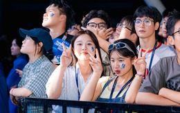 Hàng nghìn người đổ về trường ĐH Thăng Long